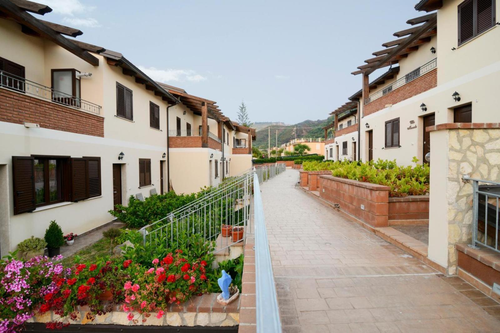 Le Case Del Carmine Con Giardino E Parcheggio A تروبيا المظهر الخارجي الصورة
